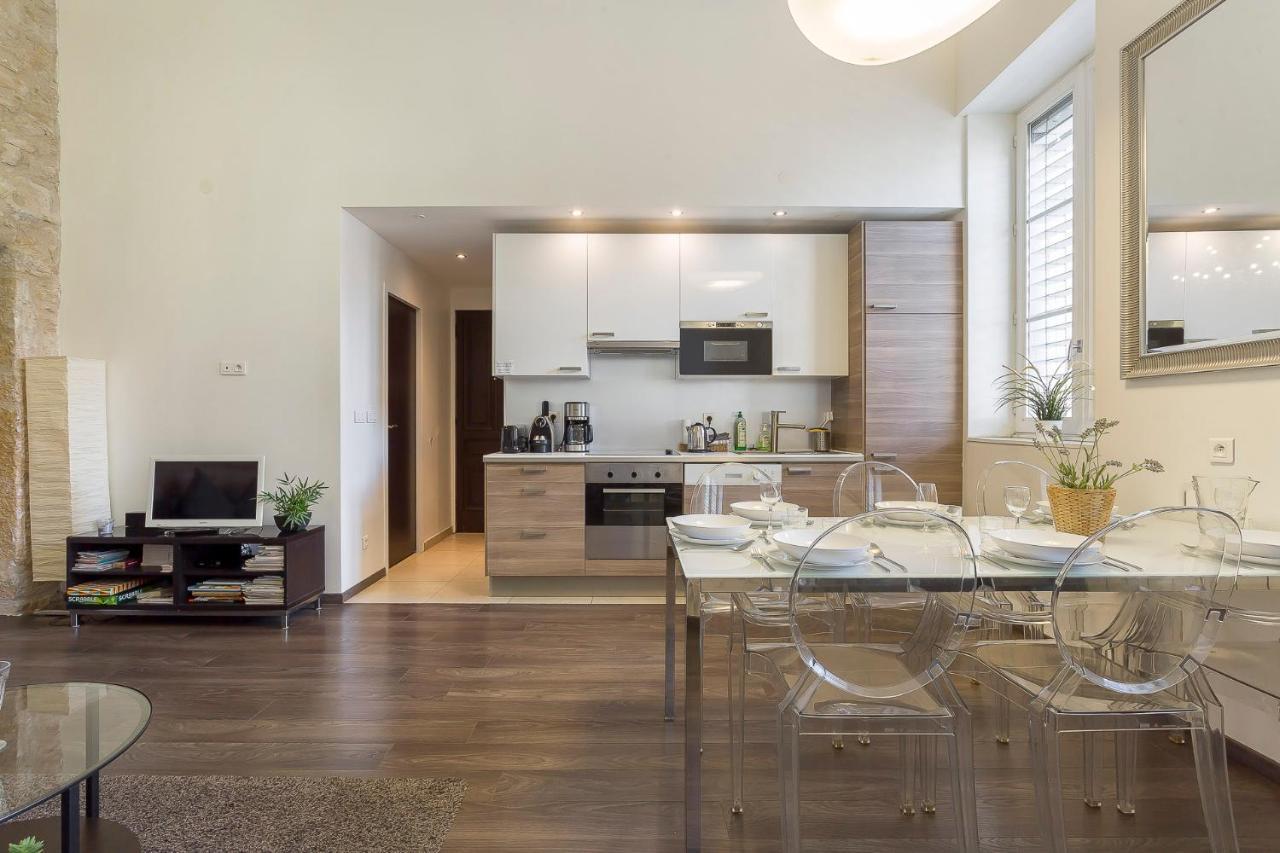 เลอ ฌักการ์ด Apartment ลียง ภายนอก รูปภาพ
